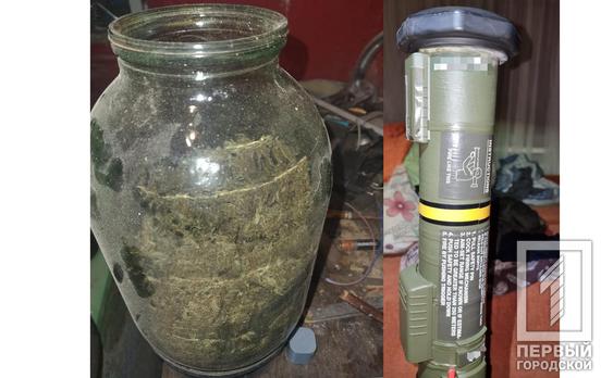 Гранатомет та марихуана: криворіжець зберігав у себе вдома зброю та наркотики