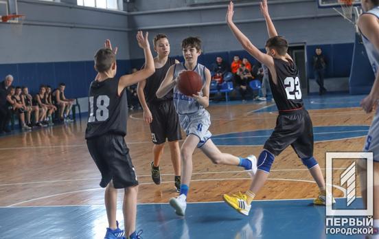 Две баскетбольные команды из Кривого Рога приняли участие в первом туре открытого чемпионата Днепропетровщины