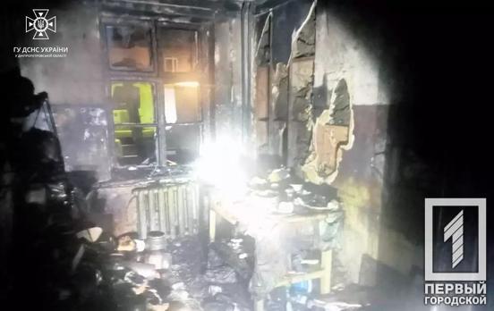 Ожоги и отравление продуктами горения: чрезвычайники Кривого Рога спасли мужчину и женщину из горящего дома