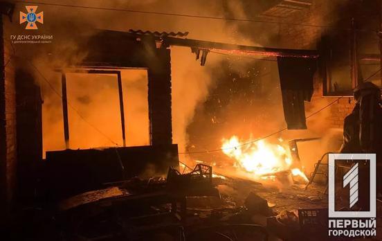 В Кривом Роге огонь полностью уничтожил пристройку частного дома