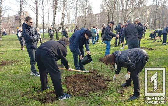 В Кривом Роге почтили память Кузьмы Скрябина уже традиционной высадкой лип возле места его последнего концерта