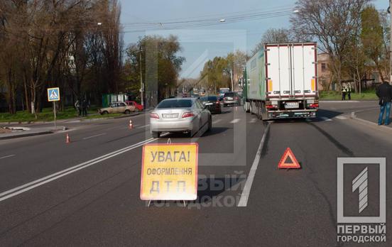 Перешел дорогу на тот свет: в Центрально-Городском районе Кривого Рога фура насмерть сбила мужчину