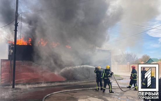 Масштабный пожар в Кривом Роге охватил шиномонтаж