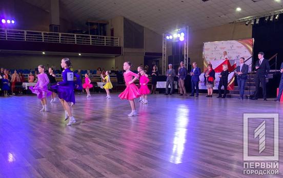 В Кривом Роге на Открытом всеукраинском фестивале по спортивному танцу собрали средства на ВСУ