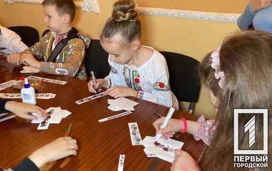 Вышиванка шагает по миру: во дворце культуры «Южный» состоялся творческий мастер-класс для детей