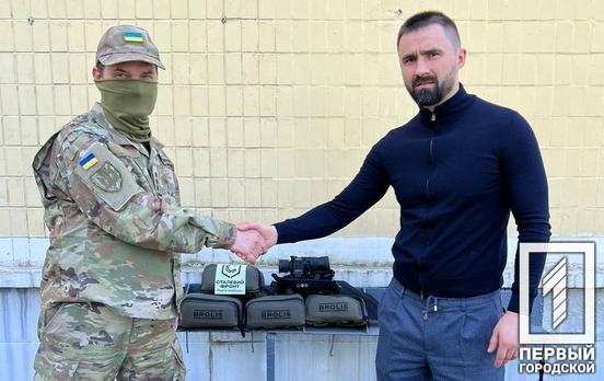 Метинвест передал разведчикам Украины тепловизионные прицелы на 2 млн грн