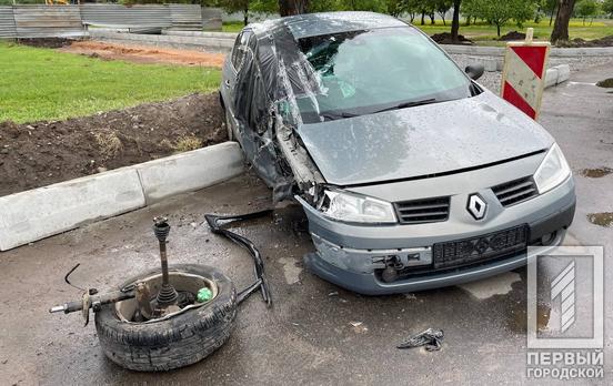 Вырванное от удара колесо: в Кривом Роге произошла мощная авария на объездной дороге