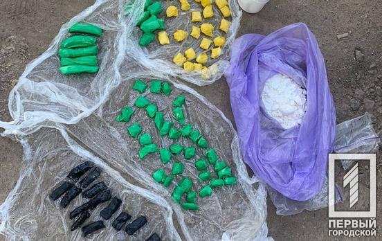 «Доставка майбутнього»: у Кривому Розі затримали наркозбувача, який чекав на посилку з психотропами на пів мільйона гривень