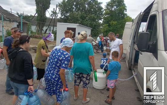 Більше 85 тисяч літрів води: благодійний фонд «Карітас Кривий Ріг» передав людям, що залишилися без води