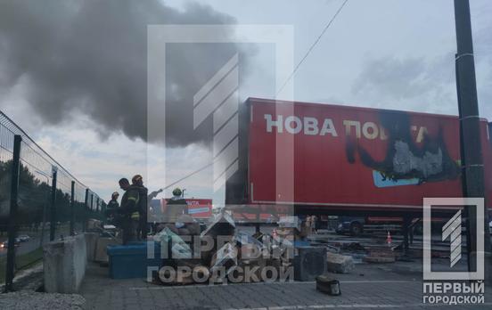 «Подкопченные» посылки: в Кривом Роге загорелся фургон «Новой почты»