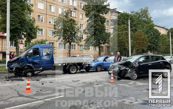 У Кривому Розі на вулиці Калнишевського зіткнулися п’ять машин