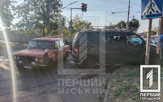 У Кривому Розі через ДТП з ВАЗ та Mercedes постраждала вагітна жінка