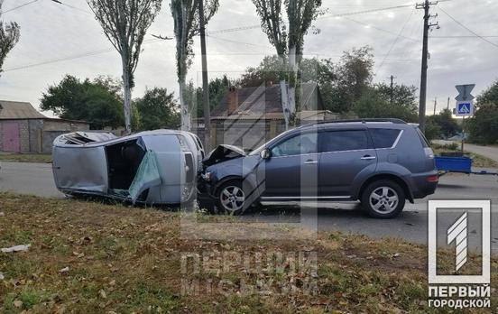 У Металургійному районі Кривого Рогу зіштовхнулися дві іномарки: легковик перевернувся на бік