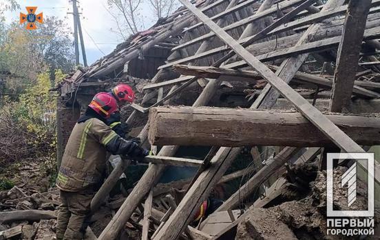 Стався вибух з невідомих причин: у Криворізькому районі під завалами будинку опинився 53-річний чоловік
