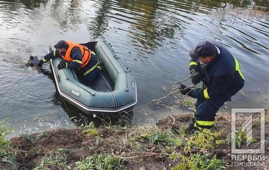 На Криворожье спасатели достали из водоема тело мужчины