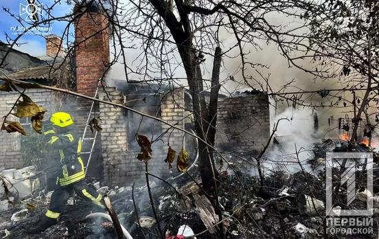 Боролись с огнем больше двух часов: в Долгинцевском районе Кривого Рога горел частный дом