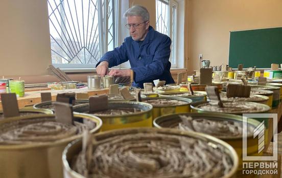 Тепло из тыла на фронт: коллектив Криворожской школы «Созвездие» с наступлением холодов изготовил 1200 окопных свечей