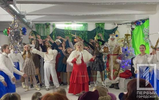 Подарунок до свята: у Кривому Розі влаштували перфоманс для дітей за мотивами улюбленої української народної казки «Рукавичка»