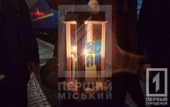 Віфлеємський вогонь миру у Кривому Розі: пластуни привезли із Києва священний вогонь до новорічних та різдвяних свят