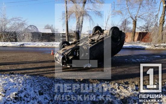 Скользкая дорога и утерянный контроль над авто: в Кривом Роге автомобиль Chery перевернулся на крышу