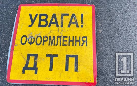Переплутав педалі: у Кривому Розі водій вискочив на тротуар і збив чоловіка на кріслі колісному