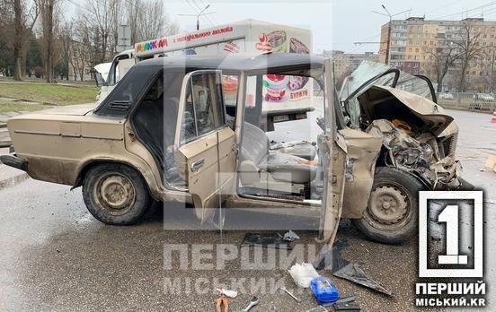 Жесткая автокатастрофа на Владимира Великого с пострадавшими: в Кривом Роге произошло ДТП между «ВАЗ» и грузовиком