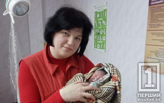 Мама ігнорувала передвісники пологів: криворізькі медики допомогли з’явитися на світ малюкові у багатодітній родині