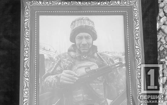 Вірний військовій присязі і народу України: у Кривому Розі попрощалися з Героєм Олександром Давиденком