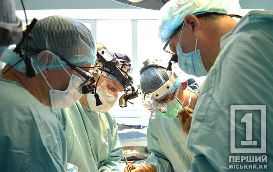 Известный киевский трансплантолог и команда Запорожской областной больницы спасли жизнь молодой девушке
