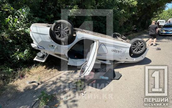 В Кривом Роге такси с семьей перевернулось на крышу