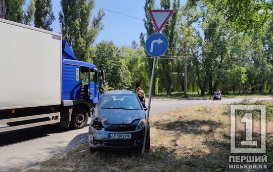 Перекрыт съезд на объездную: на Электрозаводской ударились MAN и Chery