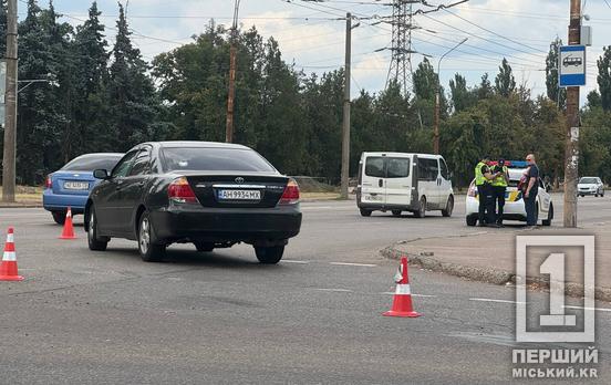 Шла на зеленый: в Кривом Роге на КРЭСе Toyota сбила пенсионерку