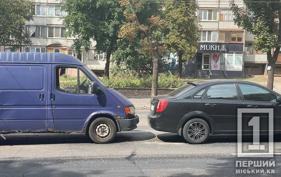 Последствия цепной реакции: в Кривом Роге в ДТП попали полиция, Chevrolet и Ford