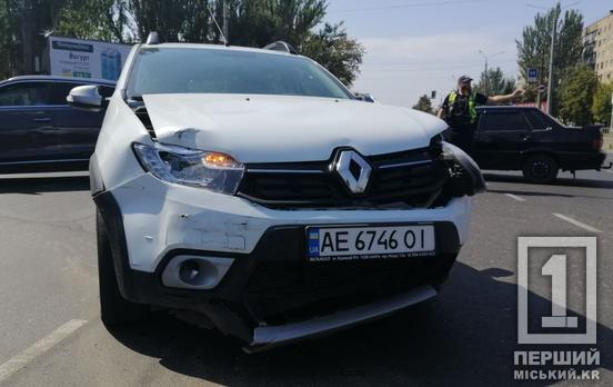 Светофоры не работали из-за отключения света: в Кривом Роге столкнулись 2 Renault