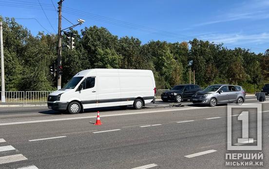 На въезде в Кривой Рог легковушка догнала маршрутку: пострадавшую госпитализировали