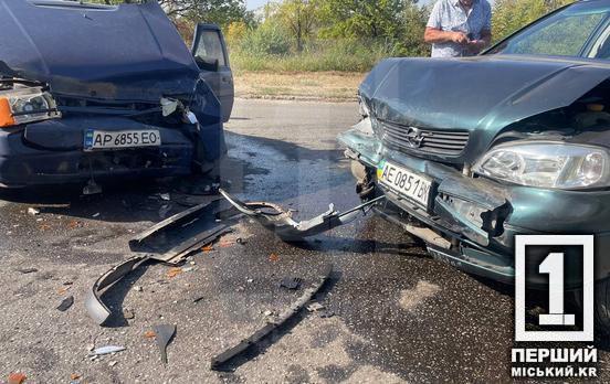 У Кривому Розі на Об’їзній не розминулися Славута та Opel: двох постраждалих ушпиталили