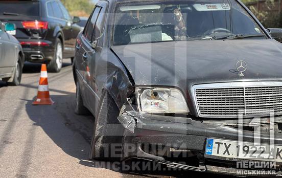 Шалений обгін завершився аварією: неподалік Євроколеса Mercedes «прочесав» бік Renault