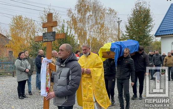 Сын будет иметь отца только в воспоминаниях: в Кривом Роге похоронили наводчика миномета Сергея Слисаренко