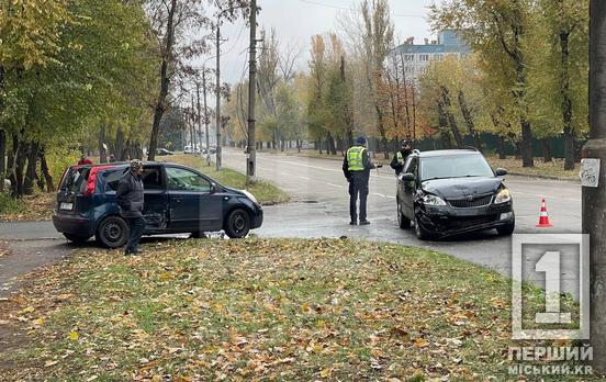 Водители будут тратиться на ремонт: в Кривом Роге на Бызова из-за ДТП сильно досталось Skoda и Nissan