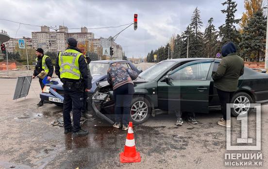 Разбили себе передки: в Кривом Роге в районе цирка было ДТП со Славутой и Skoda