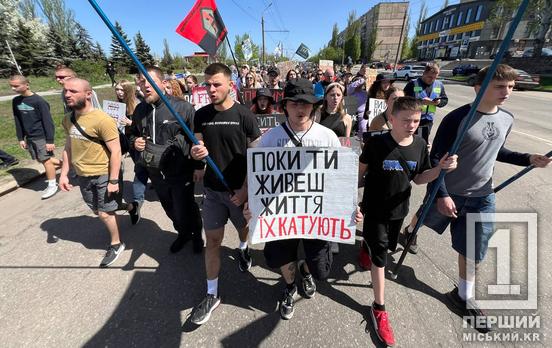 «Вони мають жити тут, а не виживати там»: Кривий Ріг вийшов на ходу заради повернення полонених Героїв