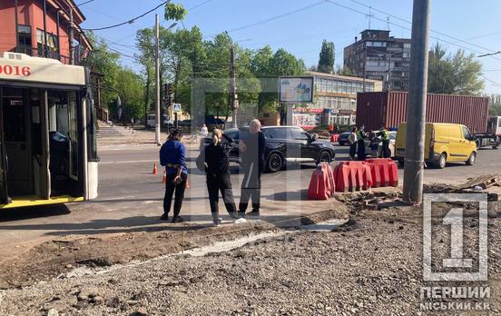 Рух п'ятьох тролейбусів заблоковано: через ДТП на проспекті Миру зібрався затор