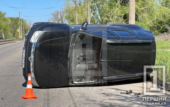 На Електрозаводській сталася ДТП: перекинувся легковик