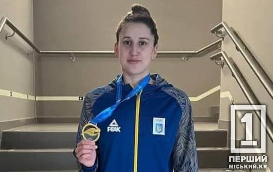 Завоювали медалі та відкрили нові можливості: криворізькі плавчині привезли з ЧУ п’ять відзнак на двох