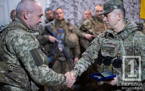 Двома пострілами з РПГ виніс противника і був зі своїми поруч у пеклі: Юрій Ковальчук зі 129-ої ОБр ТРО отримав «Срібний хрест» від Сирського