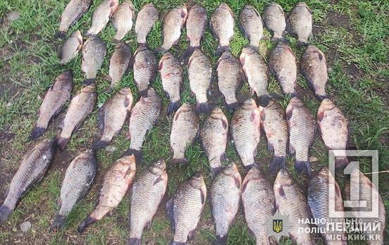 Витяг з води 20 кг риби: криворіжець вирішив проігнорувати нерестову заборону та влаштував рибалку в Тернівському районі