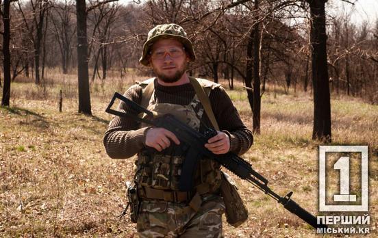 Несколько недель уговаривал, чтобы его взяли в воинскую часть: история защитника Артема Овдиенко из КЖРК