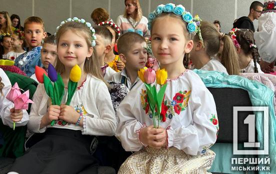 Вони об’єднують незламних: у КГ №74 відсвяткували День вишиванки та вшанували українську пісню