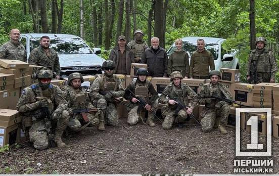 Пікапи, рій дронів, ноутбуки та не тільки: звіт Ради оборони Кривого Рогу про підсилення фронту у травні