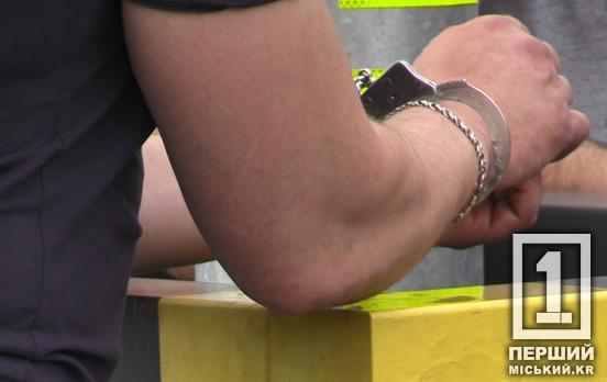 Нанес матери несколько десятков жестоких ударов и оставил на произвол судьбы: в Кривом Роге судили мужчину, который не удержал кулаков